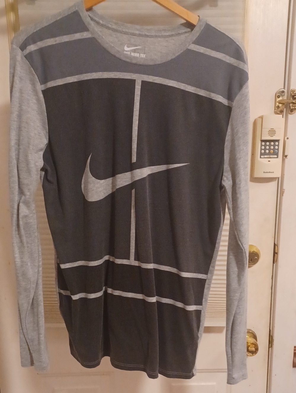 Nike Men’s Long-Sleeve Graphic Crew — Black & Gray